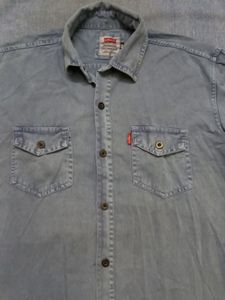 LEVI&#39;S DOUBLE POCKET GENTLY USED DENIM SHIRT.