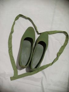 COMBO OLIVE CROP TOPAND BELT WITH OLIV SHOES
