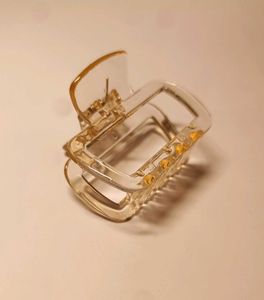 ✨ Clear Chic Claw Clip ✨