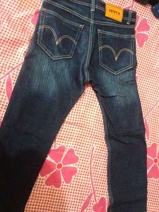 Levi&#39;s Dark Wash Jeans