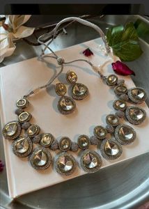 Madhuri Ad Neck Set