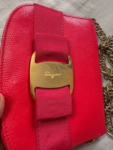 FERRAGAMO SLING BAG ✨