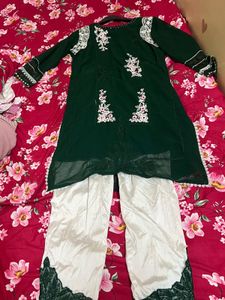 Elegant Green Embroidered Kurta