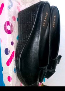 Black Wedges