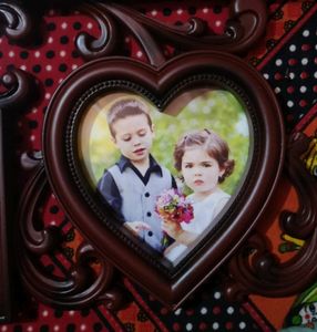 BEAUTIFUL RED PHOTO FRAME
