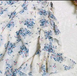 💙🤍Floral Off-Shoulder Ruffled Top🤍💙