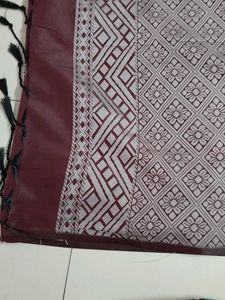 Meroon Borderless Soft Silk Saree..