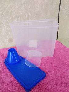 Daawat Storage Container 2500gm, Measiring Cup 200