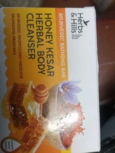 Herbs & Hills Honey Kesar Body Cleanser