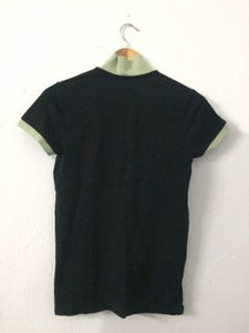 ORIGINAL LEVI'S POLO STYLE TSHIRT (S size)