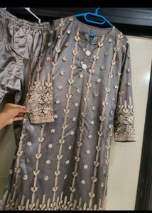 PAKISTANI PEARL HEAVY DRESS.