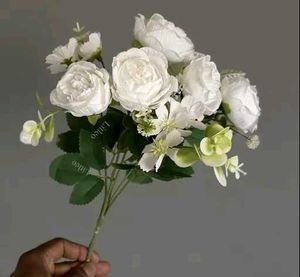 Showpiece with Gold glass and flower  combo