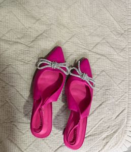 Hot Pink Rhinestone Heels 🩷🎀