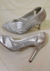 White High Heels 👠