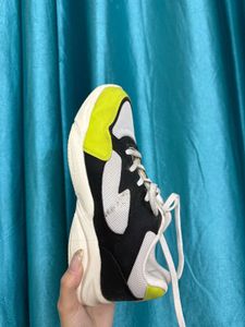 sports shoes