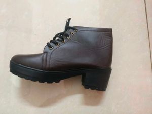 women brown leather Boot (41 size)