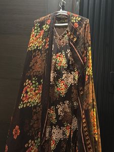 Floral Kurta Set & Dupatta Inside Margin