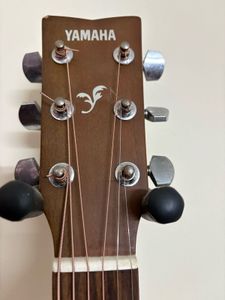 Yamaha F310 Premium Acoustic Bundle