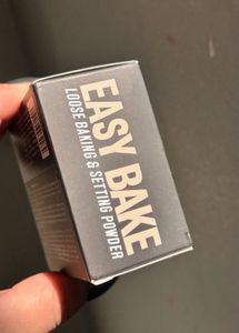 Huda Beauty Easy Bake Setting Powder:-Sugar Cookie