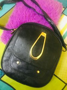 Black stylish sling bag