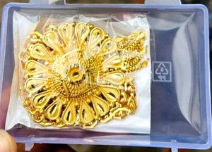 Gold Tone Pendant Necklace