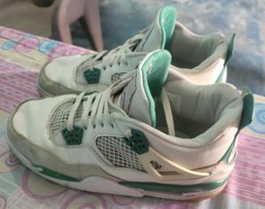 Air Jordan 4 Retro Sneakers