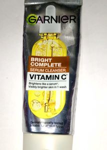 Garnier Vitamin C Bright Serum Cleanser🍋🧴