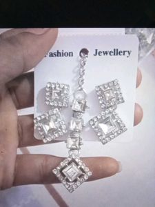 Fashion Jewelry Set: Earrings &amp; Tikka