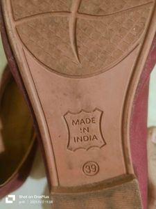 Elegant Maroon Bellies