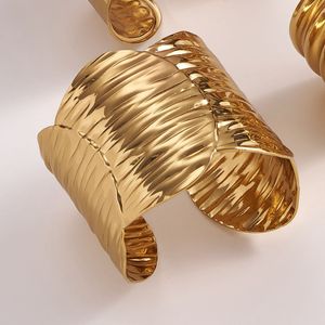 Abstract Gold Bangle Handcuff Anti-tarnish