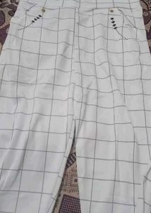 Checkered White Pants+ Gift 🎁