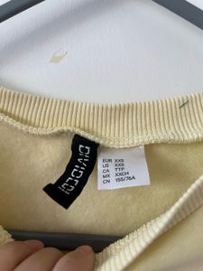 h&amp;m Cute Cropped Sweatshirt