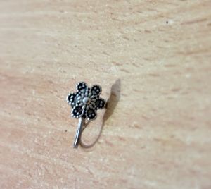 Silver Flower Nose Pin