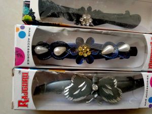 9 Hair Clips