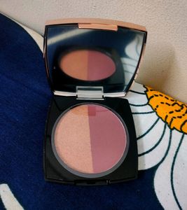 A Combo Pack Of Blush Nd Highlighter