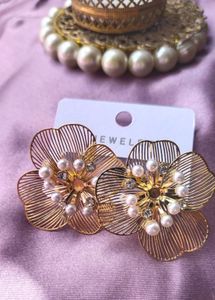 Floral Pearl Earrings