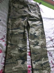 A camouflage Full Pant