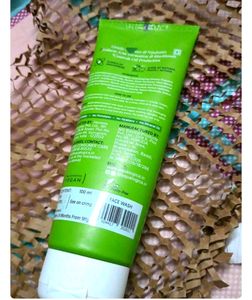 Aqualogica  Clear+Smooth Face Wash