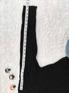 Uniqlo Classic Black Turtleneck Sweater