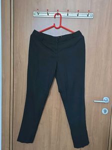 Annabelle Woman Black Trousers SIZE 30