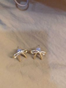 Bow Earings