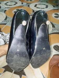 Chic Black Ballerinas