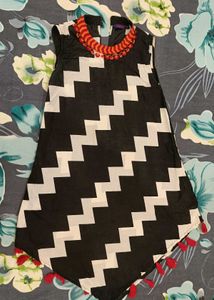 Black & White Zigzag Sleeveless Kurti with Red Tas