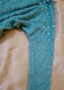 Woman&#39; pearl design top