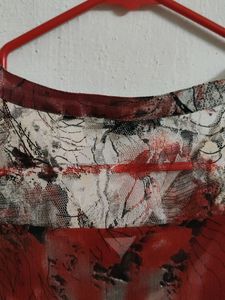 Top In Printed Chiffon With Lace At Yoke Part.