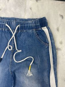 Stylish Denim Capri Pants