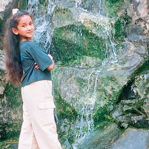 Girl&#39;s Casual Outfit