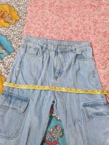 Stylish Light Wash Cargo Jeans