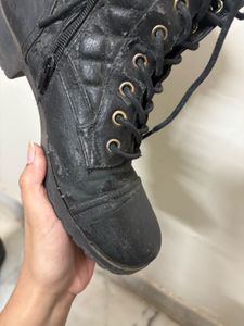 women guess boots ( highly used)