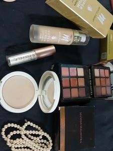 Makeup Bundle: Myglamm & Manish Malhotra
